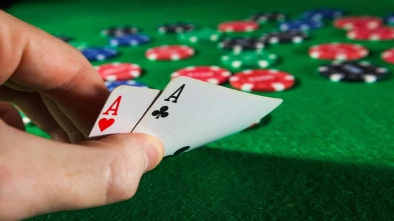 Xì tố là gì? Game bài “quốc dân” chơi là ghiền Dùng đôi bài mạnh tấn công đối thủ