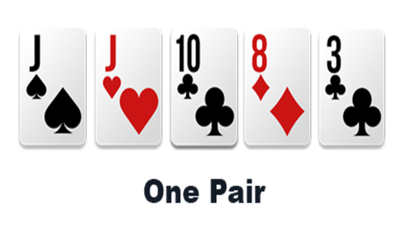 Poker là gì? “Nằm lòng” các thứ hạng tay bài của Poker Một đôi được tạo thành bởi hai lá bài cùng giá trị và ba lá bài khác nhau