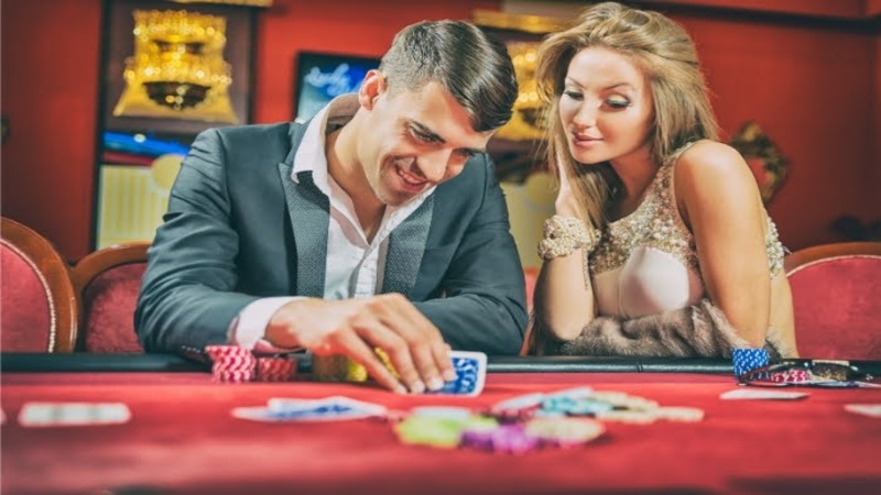 Xì tố là gì? Game bài “quốc dân” chơi là ghiền Nhìn mặt đối thủ để xây dựng chiến thuật phù hợp